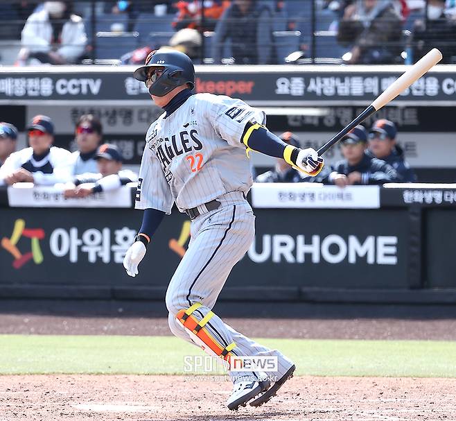 한화 캡틴 책임감도 한계 있었다… 부진에 부상까지 겹치다니, '1루수 강백호' 곧 볼까