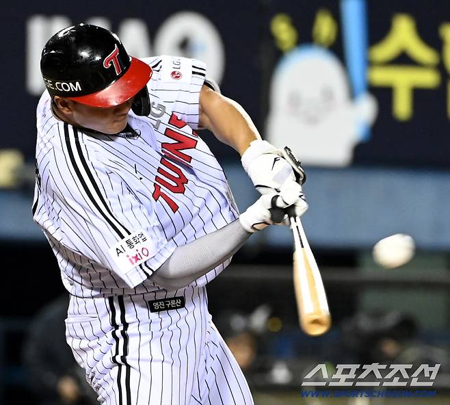 앗! 비가 갑자기.. 잠실 방수포 전개! → LG 이재원 홈런쇼 오늘은 못 보나? [잠실 현장]