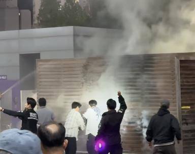 수원구장 화재, 프로야구 관람하던 휴무 소방관들이 진압