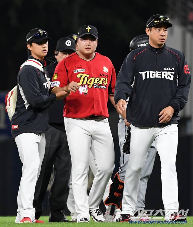 '악' KIA 타구 직격에 깜짝, 강백호도 놀라서 달려왔다…