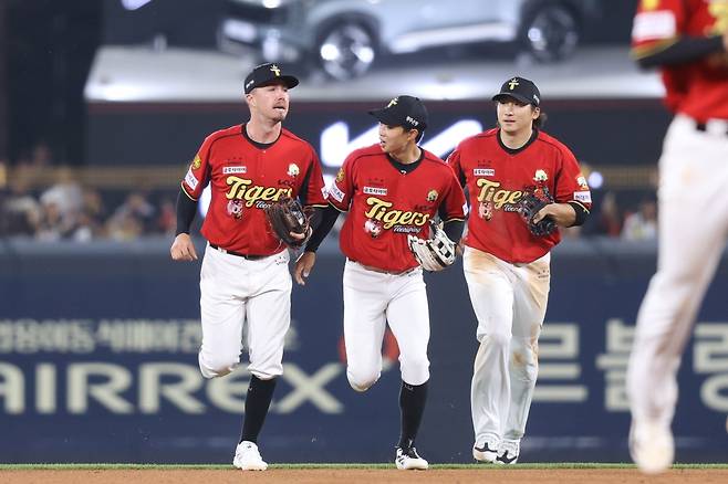 '11실점' KIA 3연속 루징시리즈, 팬들도 '썰물처럼' 일찌감치 야구장 빠져나갔다…