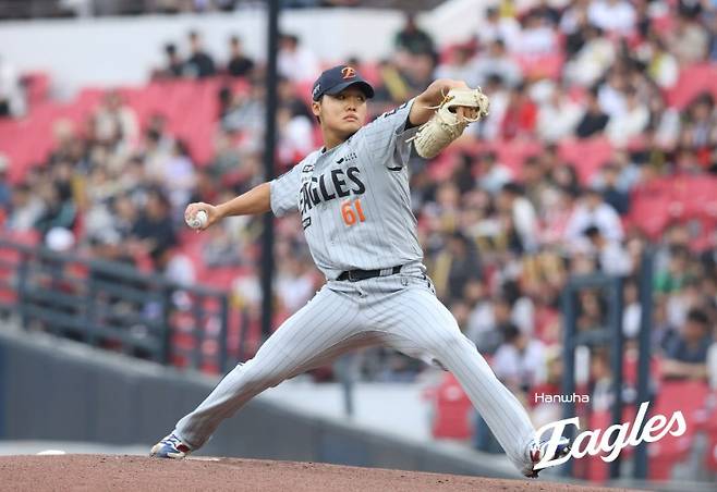 정우주 157㎞ 때리고도 볼넷 자멸, 한계가 너무 분명했다… ‘1군서 선발 수업’은 모험일까