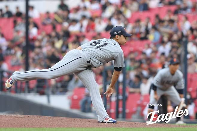 정우주 157㎞ 때리고도 볼넷 자멸, 한계가 너무 분명했다… ‘1군서 선발 수업’은 모험일까