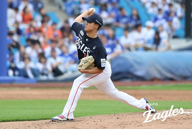 정우주 157㎞ 때리고도 볼넷 자멸, 한계가 너무 분명했다… ‘1군서 선발 수업’은 모험일까