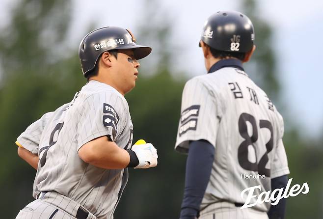 '1할대 부진→2군행' 노시환, 김기태 코치 조언 듣고 힘냈다...