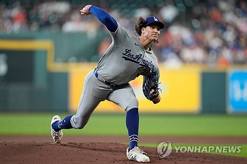 '코치에 어깨빵' KBO시절 인성부터 문제였는데…LA 다저스 새 선발 1순위 올랐다→