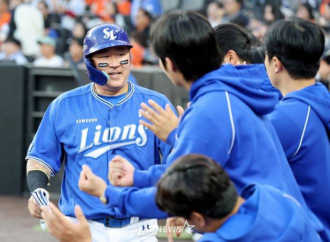 '와' 43세 FA 타자가 '타율 0.365' 타격왕 경쟁이라니... 최형우, 안타 6개면 '또' KBO 새 역사다