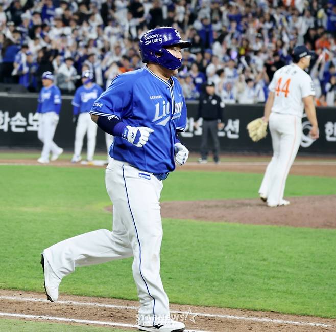 '와' 43세 FA 타자가 '타율 0.365' 타격왕 경쟁이라니... 최형우, 안타 6개면 '또' KBO 새 역사다