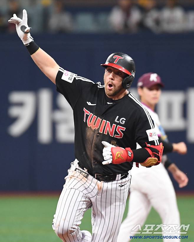 '왼쪽 파울홈런→오른쪽 몬스터월 투런포' 찾았다! 4번 타자. 천성호→오지환→결론은 오스틴[대전 현장]
