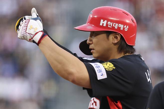 '6주 단기알바', KBO 45년史 새로 썼다! 안타 4개가 '모두 홈런'→박재현도 데뷔 첫 멀티포…KIA, 롯데 꺾고 2연패 탈출 [부산:스코어]