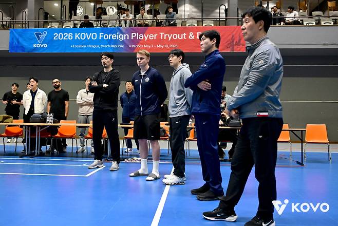 역시 '구관이 명관' 러셀 다시 한국행? 새 얼굴 후보도 윤곽 [IS 체코]