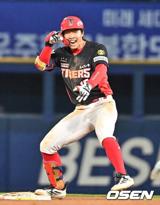 기습번트→2루 도루→3루 진루→결승 득점…거침없는 20세 돌격대장, 롯데 대혼돈 빠뜨린 만점 디테일 [오!쎈 부산]