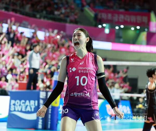 [칼럼] 배구를 살리고 꿈을 살렸다…'신인감독 김연경' 시즌2가 더 기다려지는 이유
