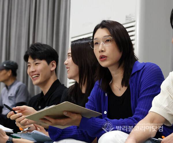 [칼럼] 배구를 살리고 꿈을 살렸다…'신인감독 김연경' 시즌2가 더 기다려지는 이유