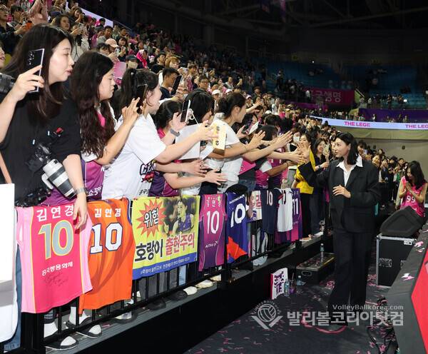 [칼럼] 배구를 살리고 꿈을 살렸다…'신인감독 김연경' 시즌2가 더 기다려지는 이유