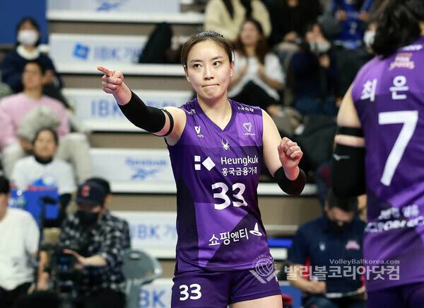 [칼럼] 배구를 살리고 꿈을 살렸다…'신인감독 김연경' 시즌2가 더 기다려지는 이유