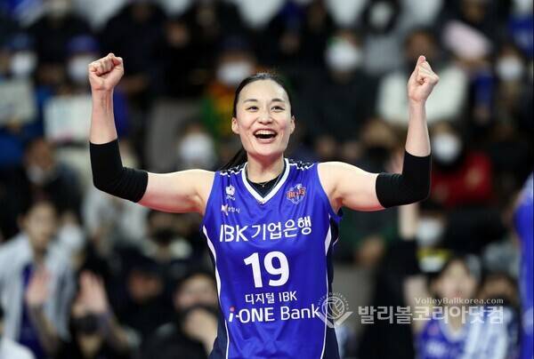 [칼럼] 배구를 살리고 꿈을 살렸다…'신인감독 김연경' 시즌2가 더 기다려지는 이유