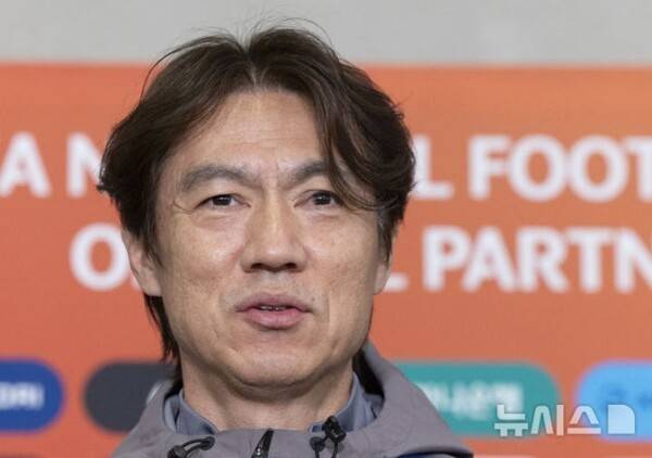 [오피셜] 홍명보 감독, 계약 기간 만료 전 마지막 대회서 67년 만에 우승 안길까...아시안컵, 정상 도전하는 한국, 베트남 등과 E조 편성