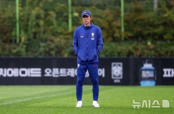 [오피셜] 홍명보 감독, 계약 기간 만료 전 마지막 대회서 67년 만에 우승 안길까...아시안컵, 정상 도전하는 한국, 베트남 등과 E조 편성