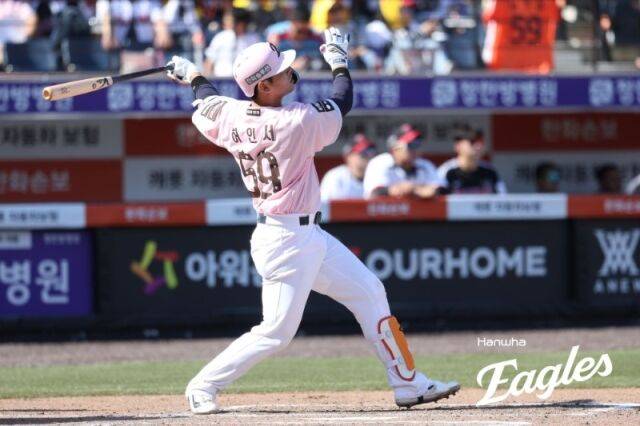 '5월 홈런-타점 1위' 한화 괴물 포수 탄생인가, 진짜 김태균→류현진→문동주 다음 주자 불가능 아니다