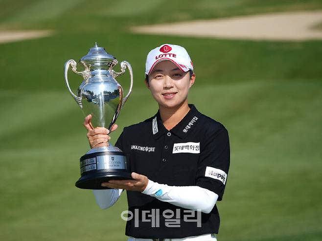 우승 순간 세 살 조카부터 번쩍 안은 김효주