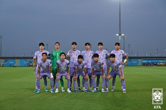 '대박' 패색 짙던 후반 38분부터 '4골 융단폭격'... 한국 U-17, 베트남에 4-1 대역전극 '조 1위 등극'