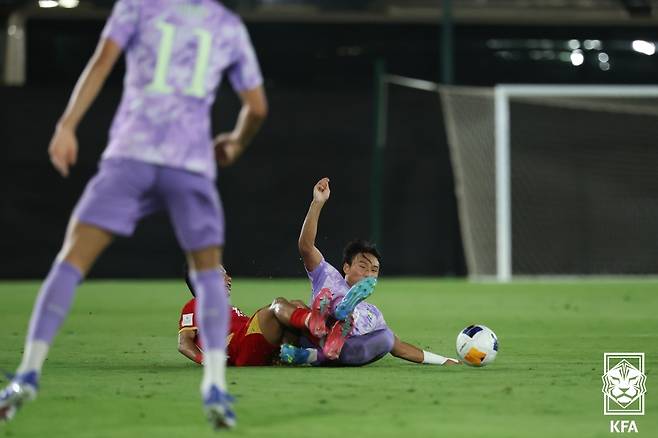 '대박' 패색 짙던 후반 38분부터 '4골 융단폭격'... 한국 U-17, 베트남에 4-1 대역전극 '조 1위 등극'