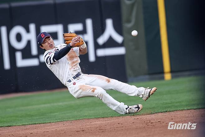 5월 타율 ‘4할’→살아난 ‘롯데 복덩이’…부산 갈매기 ‘2년차’ 전민재, 내야 핵심 ‘우뚝’ [SS시선집중]