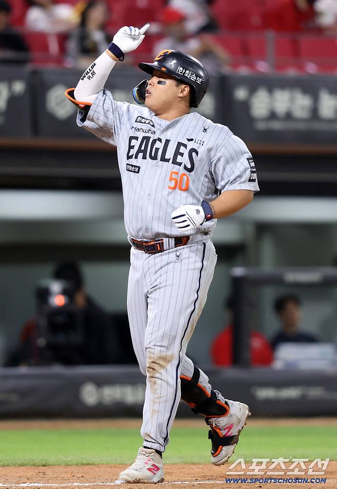 5명이 33홈런 '폭격', 라팍팀 삼성보다 더 많이 쳤다…총체적 난국 → 벼랑끝 대반전, '평균 25.2세' 독수리 5형제 있었네