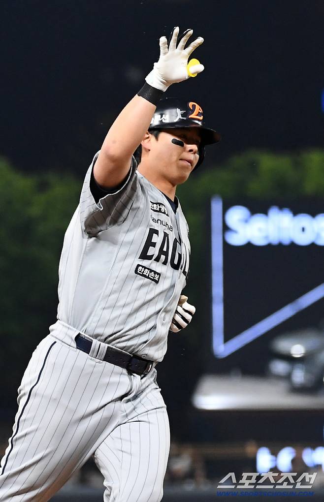 5명이 33홈런 '폭격', 라팍팀 삼성보다 더 많이 쳤다…총체적 난국 → 벼랑끝 대반전, '평균 25.2세' 독수리 5형제 있었네