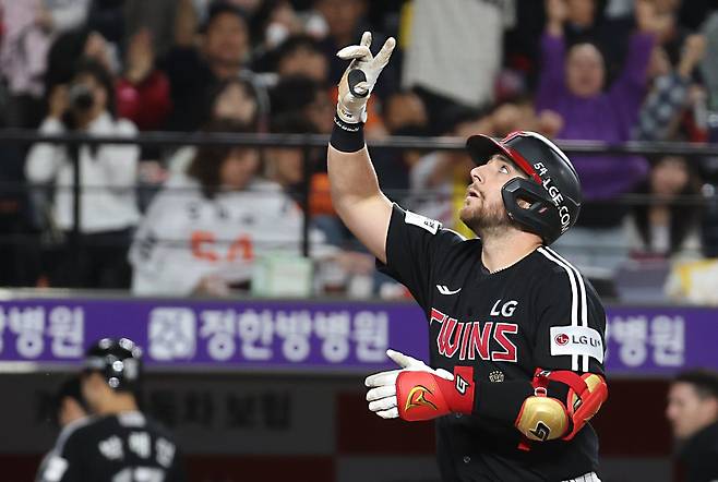 ‘위기의 디펜딩 챔피언’ LG, ‘MVP 조준’ 오스틴 빼면 ‘타자가 없다’