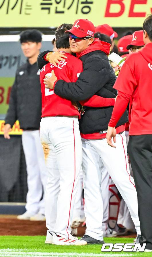 44년 묵은 기록 깬 박성한, 홈런 1위 김도영 제치고 KBO 월간 MVP 등극