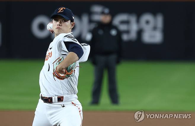 “다시 160㎞ 던질 수 있다”…안우진, 수술 앞둔 문동주에 진심 어린 조언