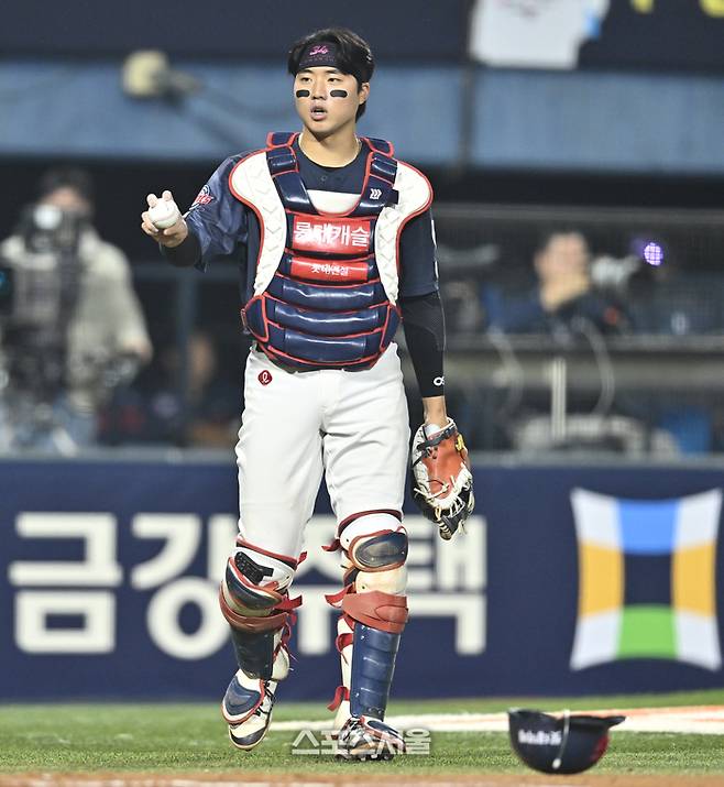 롯데 포수 경쟁→‘수비’ 손성빈-‘공격’ 유강남, 살려야 할 ‘포인트’ 명확하다 [SS포커스]