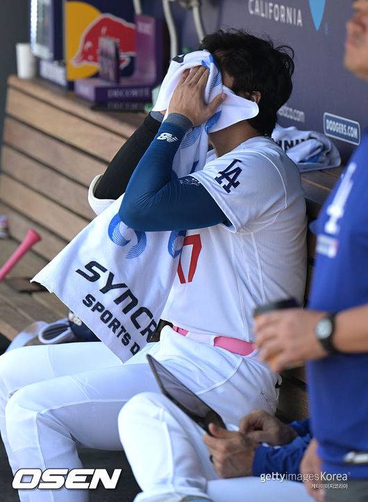 '땅볼-땅볼-삼진-땅볼-삼진' 홈런 11경기째 無, 타율 .233 더 떨어졌다…오타니가 수상하다