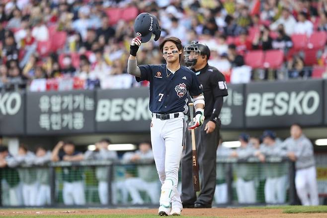 ‘감동의 인사’ 박찬호 역대급 보폭, 광주 시내 떡 동났을까… KIA도 “우리도 함께여서 행복했다”