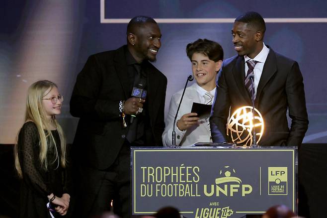 '그렇게 줄 선수가 없었나' PSG 뎀벨레, 논란의 '올해의 선수상' 2연패..9경기 선발에 득점 8위인데~