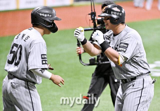 “(노)시환이가 다음등판에도 홈런을 쳐줬으면 vs 제가 또 한번 쳐보도록” 류현진 韓美 200승 도전…노시환의 약속[MD고척]