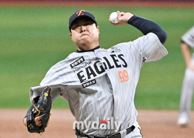“(노)시환이가 다음등판에도 홈런을 쳐줬으면 vs 제가 또 한번 쳐보도록” 류현진 韓美 200승 도전…노시환의 약속[MD고척]