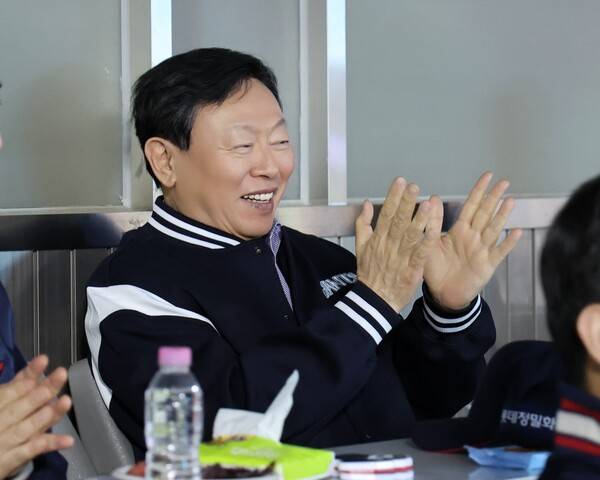 “롯데 신동빈 회장 보고 있나”…‘일베 자이언츠’ 논란에 노무현재단까지 나섰다 [더게이트 포커스]