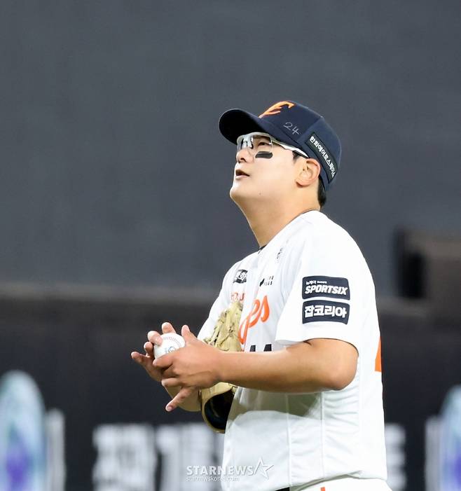 '끝내 2군행' 김서현, '투구폼 수정'은 고사했다... 김경문 감독