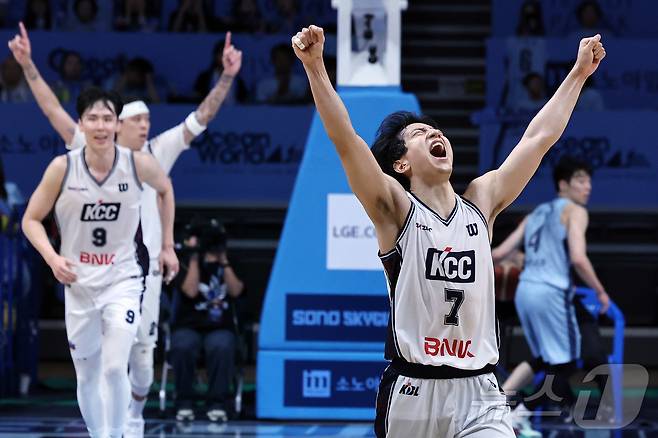허훈, '아버지' 허재·'형' 허웅도 못한 정규리그·챔프전 MVP 석권