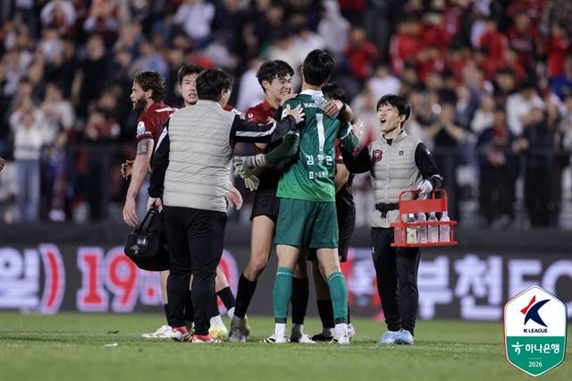 '이승우·티아고도 멍하니...' 전북 슈팅 다 막아낸 '부천 히어로' 골키퍼 김형근