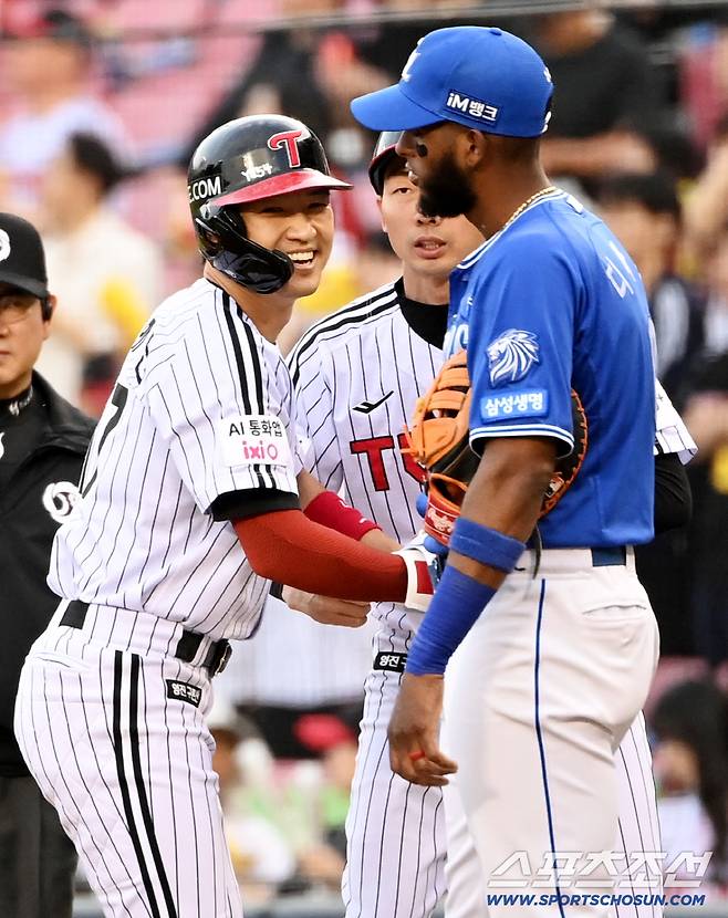 '아니 그걸 왜 잡아?' 결국 폭발한 디아즈, 박해민 엉덩이에 날아간 발차기[잠실 현장]