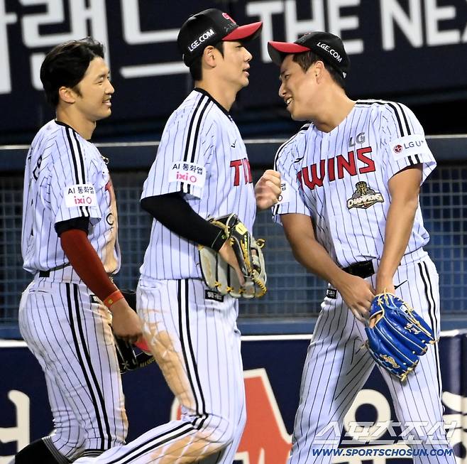 '아니 그걸 왜 잡아?' 결국 폭발한 디아즈, 박해민 엉덩이에 날아간 발차기[잠실 현장]