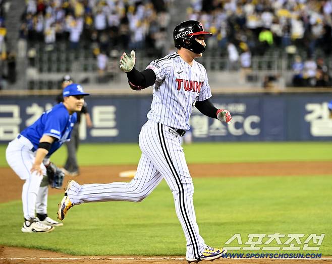 와! 35일만의 홈런포가 1점차 쐐기포라니…'5월 타율 3할' 오지환 부활의 시작점 될까 [SC피플]