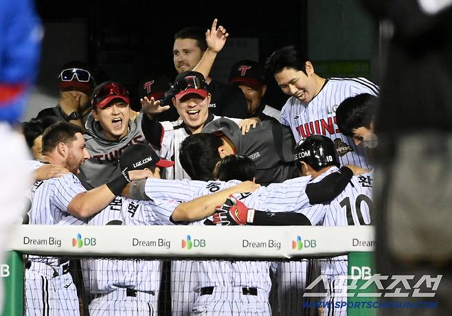 와! 35일만의 홈런포가 1점차 쐐기포라니…'5월 타율 3할' 오지환 부활의 시작점 될까 [SC피플]