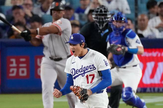 ‘ERA 전체 1위’ 오타니, SF 압도한 102구 K쇼…이정후도 꽁꽁 묶였다