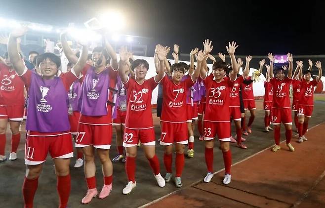 12년 만의 남북 여자축구 대결…반나절 만에 7천석 매진