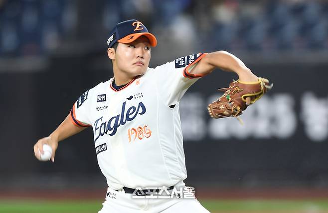 ‘영웅 에이스’ 안우진 만난 아기 독수리…한화 “(정)우주가 더 잘 던질 것” [SS고척in]